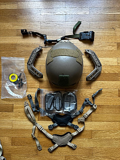 FAST helma, NVG strap, náhradní díly.