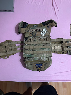 Nosič plátů 8Fields multicam + sumky (IFAK, škrtidlo, back panel)