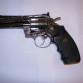 Pistole PYTHON 357 jako zapalovač (revolver) Zapalovač – pistole Zapalovač ve tvaru revolveru, kterému po natáhnutí kohoutku objeví u hlavně plamen